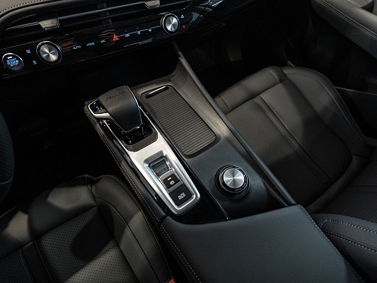 Dongfeng Huge Executive 1.5 AMT Black