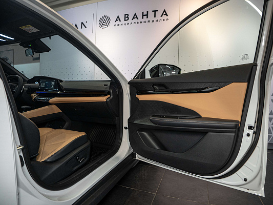 Changan UNI-V LX 1.5 AMT White 1